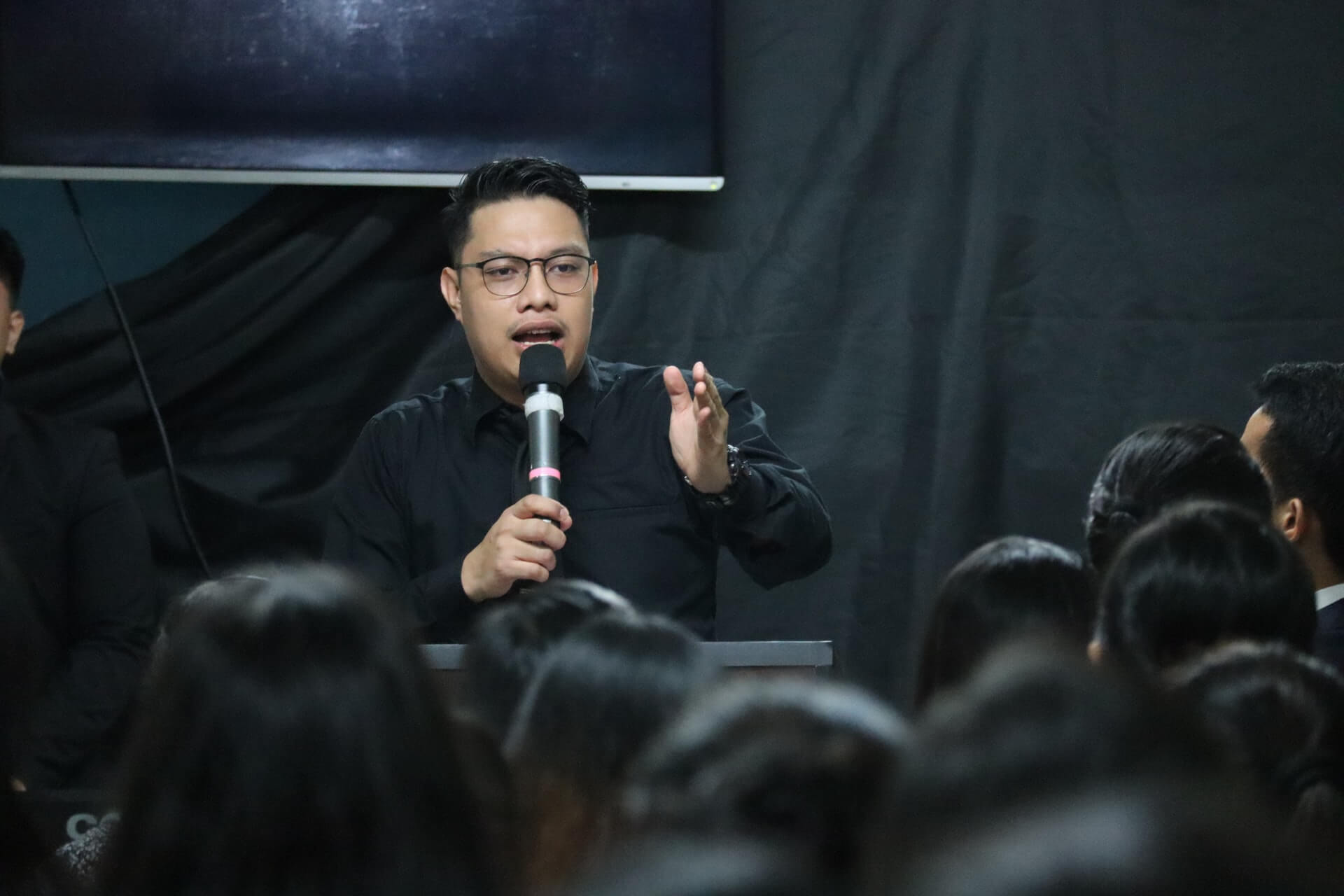 Renown speaker in a seminar to students