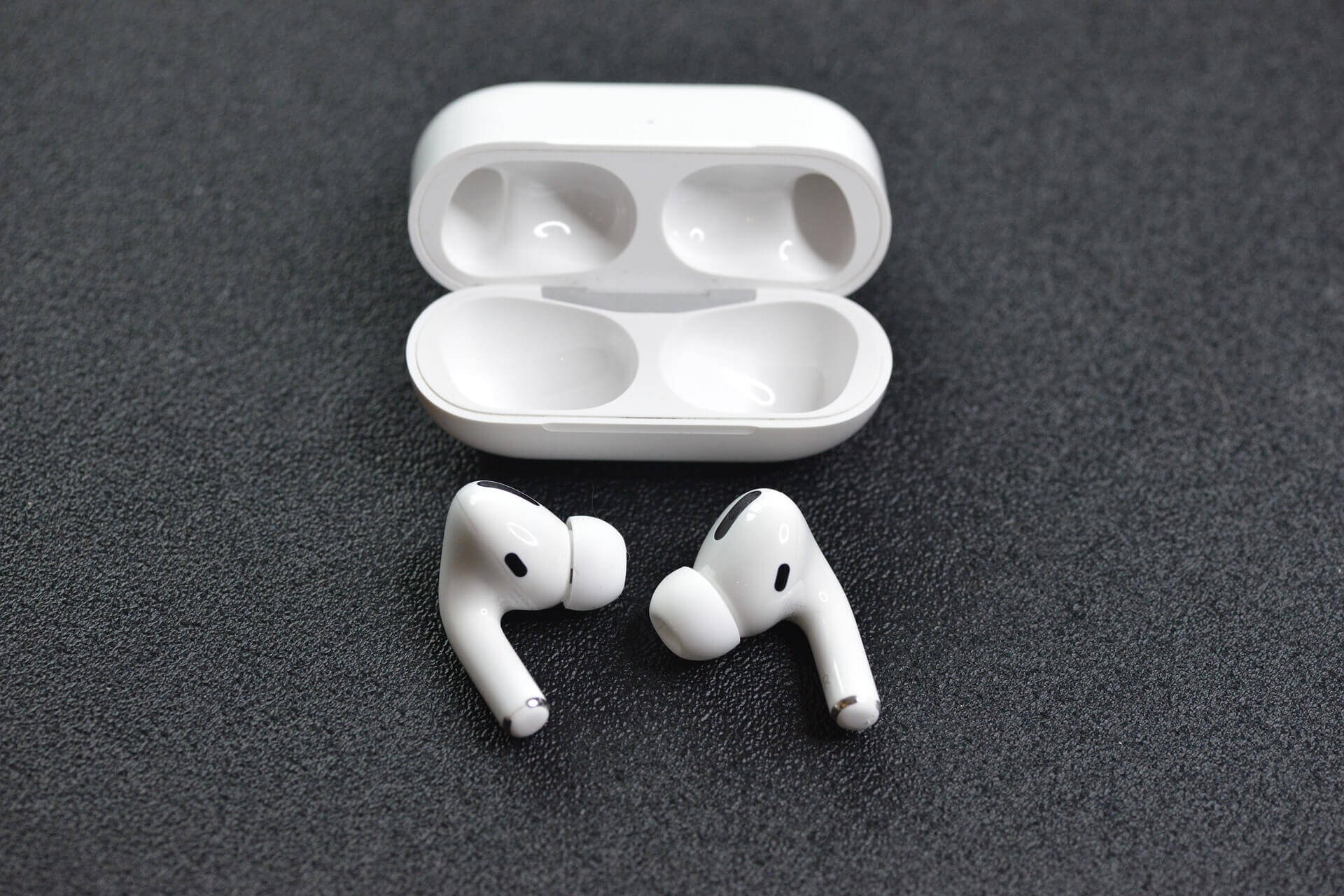 Air Pods Pro with Wireless Charging Case